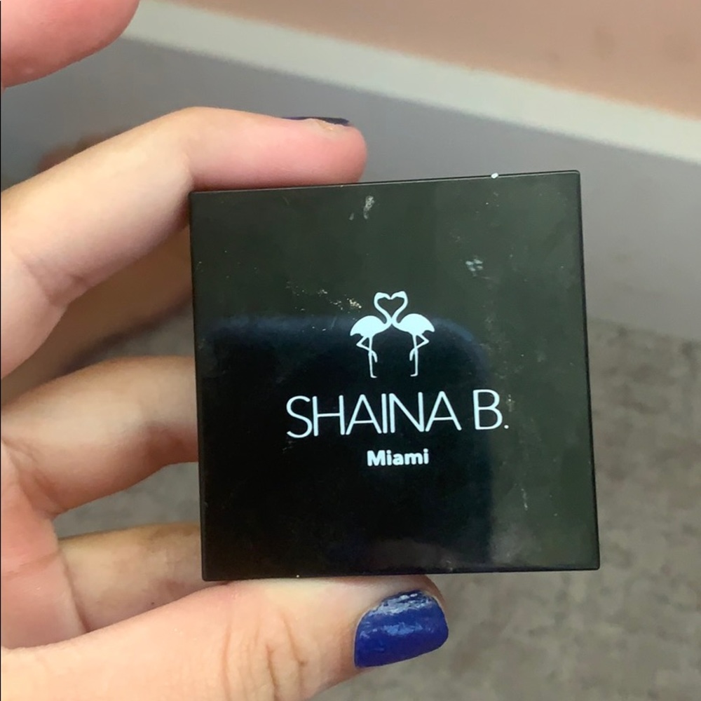 Shaina B. Eyeshadow duo